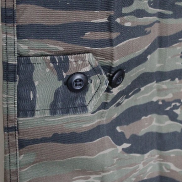 Rothco BDU shirt. Medium Regular. Waist 31" to 35". Tiger Stripe camo pattern. - Picture 3 of 6